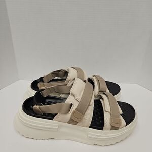 Converse Women's Sandals in Cream and Tan